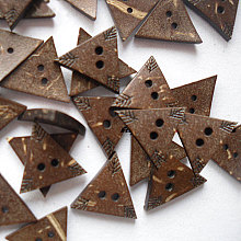 Carved 2-hole Basic Sewing Button in Triangle Shape NNA0Z18